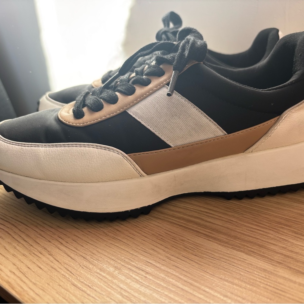 Cute Dolce Vita sneakers in EUC